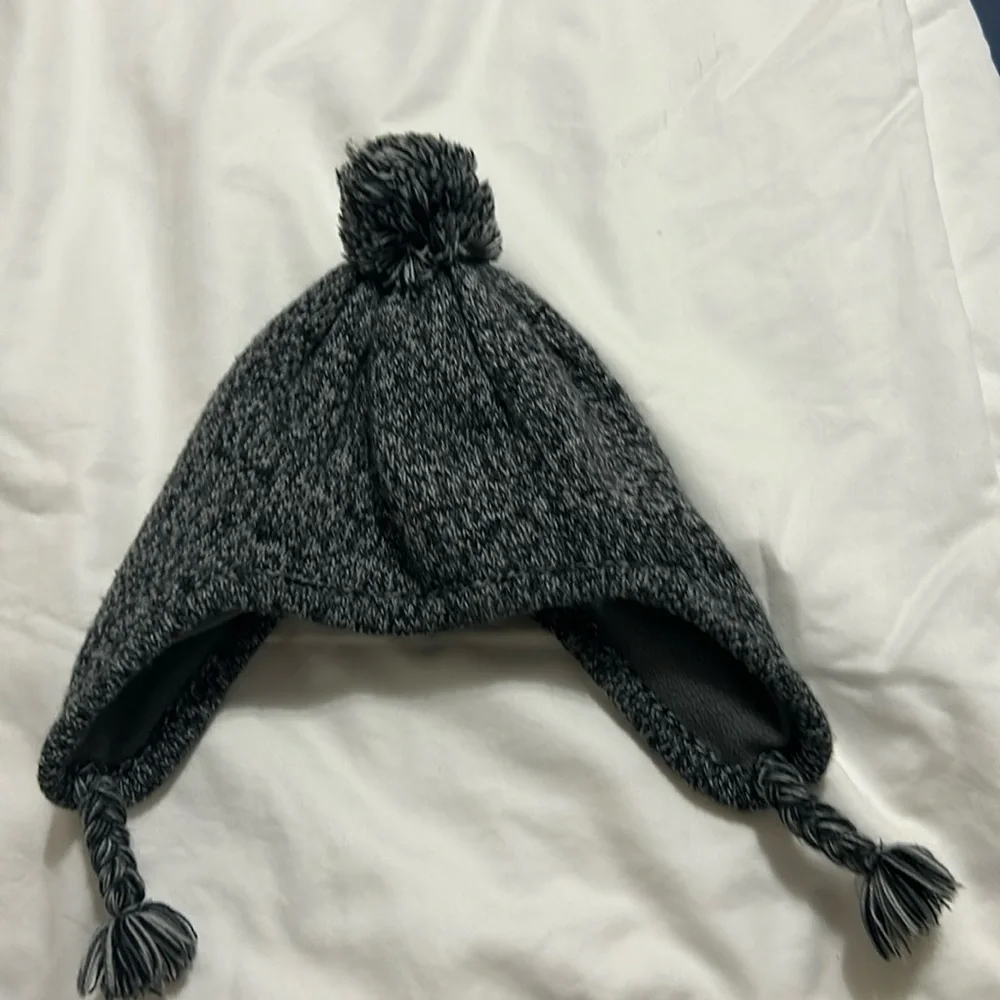 3 old Navy winter hats 💥